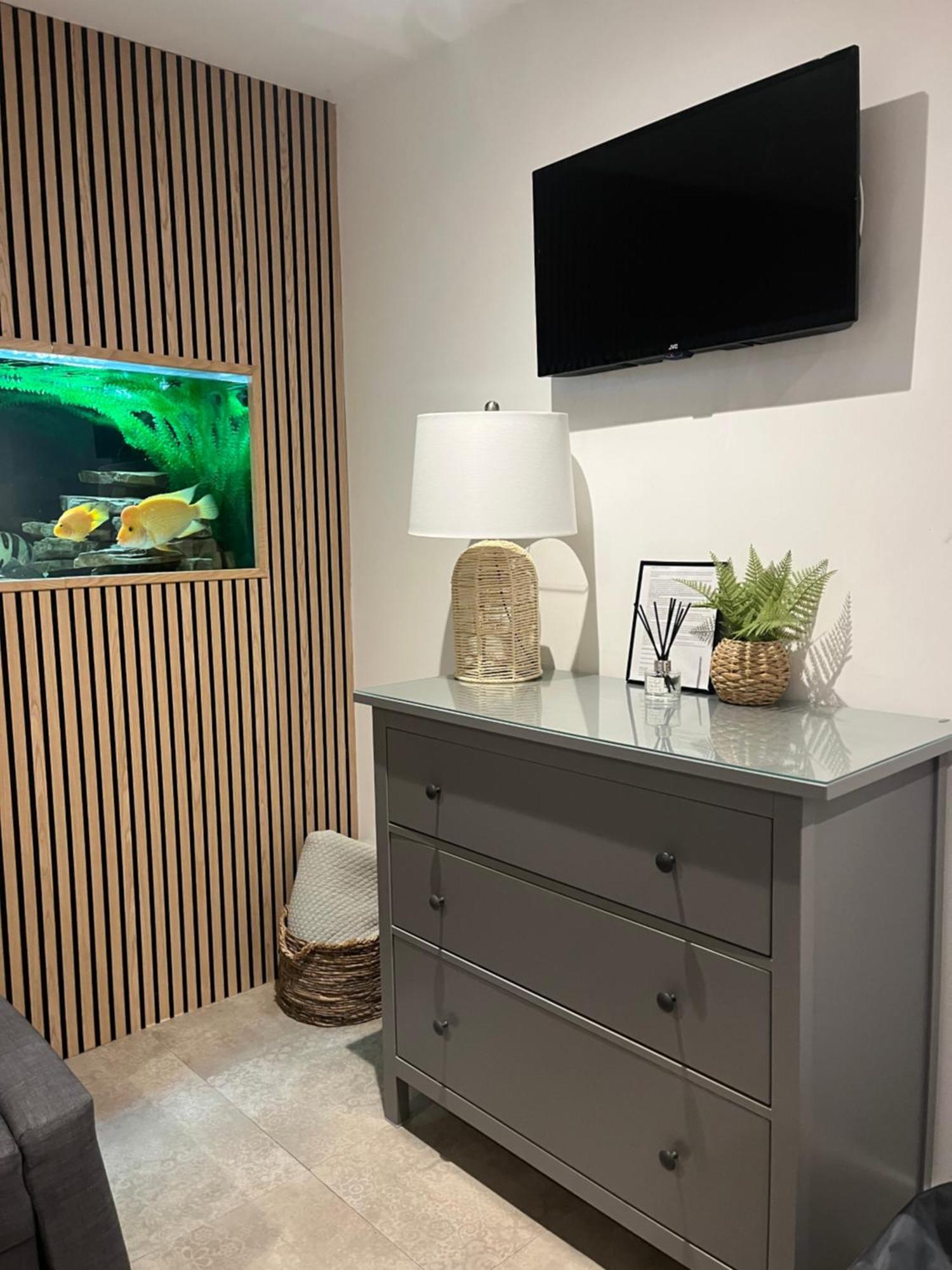 Terfyn Hall Aquarium Apartment 1 برستاتين المظهر الخارجي الصورة